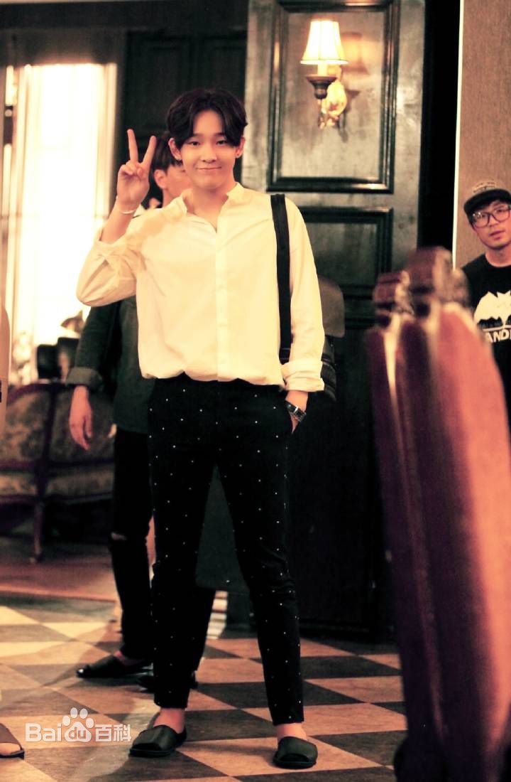 南太铉(/Nam TaeHyun)吞噬月亮图册