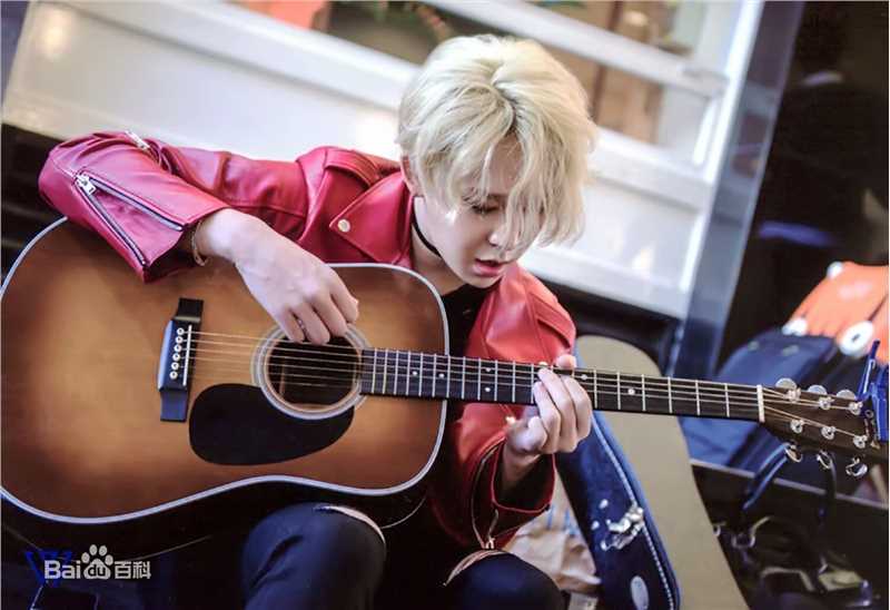 最新南太铉(/Nam TaeHyun)在专辑《EXITE》照片中的壁纸