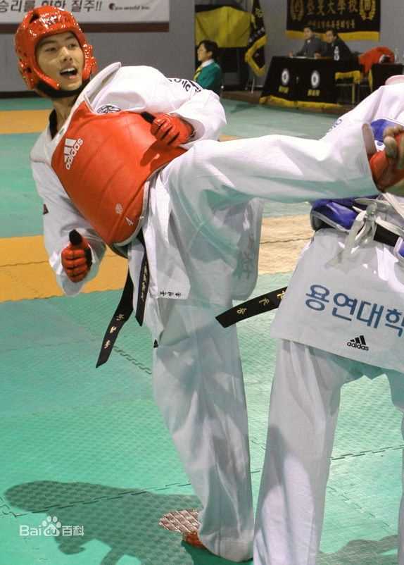 李尚禹(，Lee Sang Woo，イ·サンウ)青春漫画性感图片图集