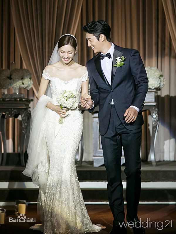 李尚禹(，Lee Sang Woo，イ·サンウ)与金素妍结婚相关图片生活照