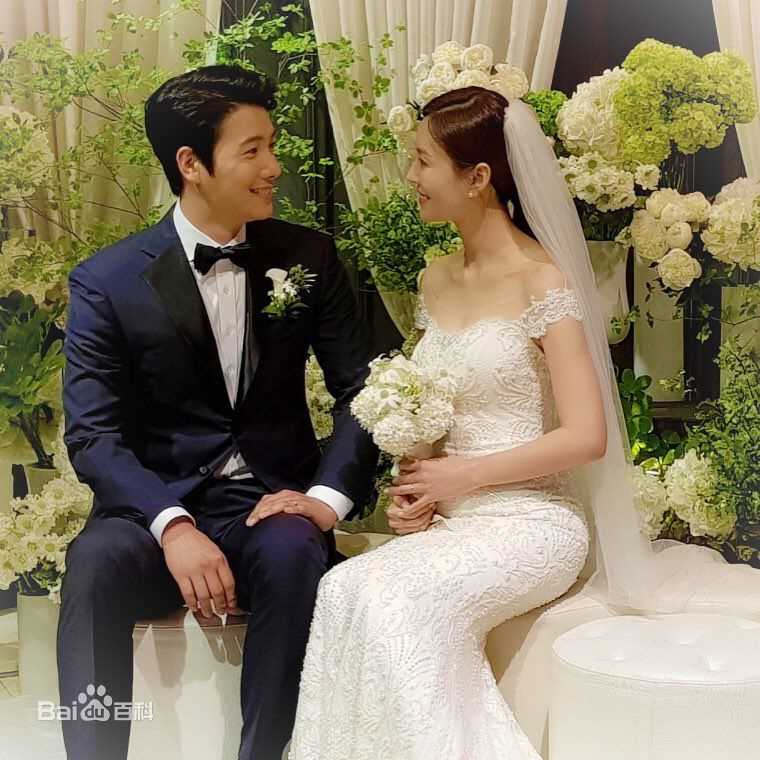 李尚禹(，Lee Sang Woo，イ·サンウ)与金素妍结婚相关图片生活照