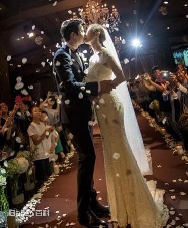 李尚禹(，Lee Sang Woo，イ·サンウ)与金素妍结婚相关图片生活照