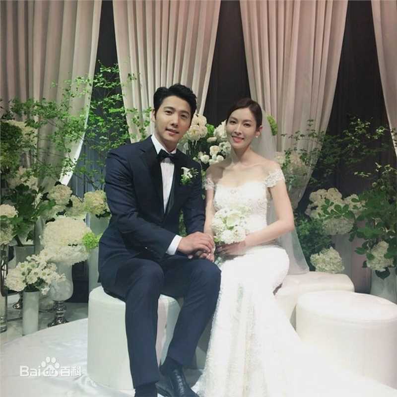 李尚禹(，Lee Sang Woo，イ·サンウ)与金素妍结婚相关图片生活照