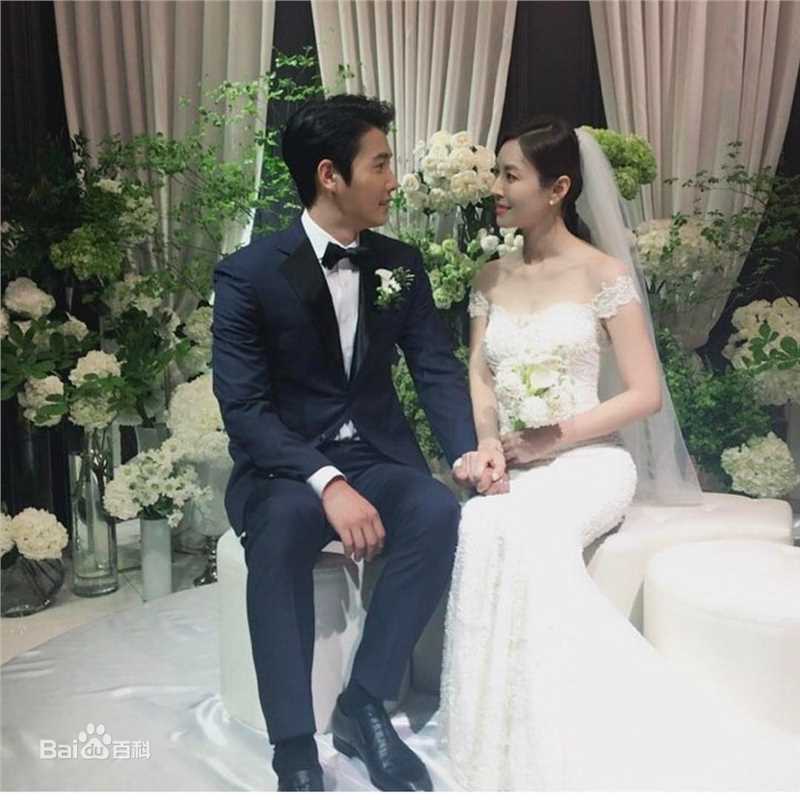 李尚禹(，Lee Sang Woo，イ·サンウ)与金素妍结婚相关图片生活照
