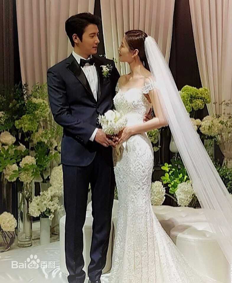 李尚禹(，Lee Sang Woo，イ·サンウ)与金素妍结婚相关图片生活照