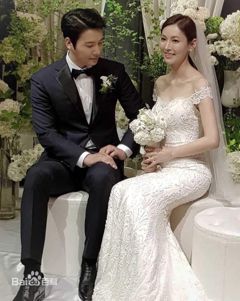 李尚禹(，Lee Sang Woo，イ·サンウ)与金素妍结婚相关图片生活照