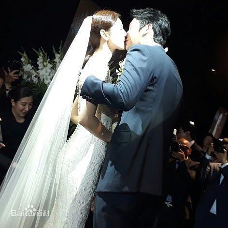 李尚禹(，Lee Sang Woo，イ·サンウ)与金素妍结婚相关图片生活照