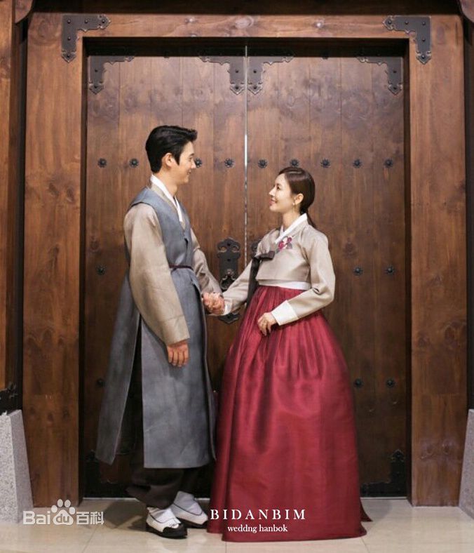 李尚禹(，Lee Sang Woo，イ·サンウ)与金素妍结婚相关图片生活照