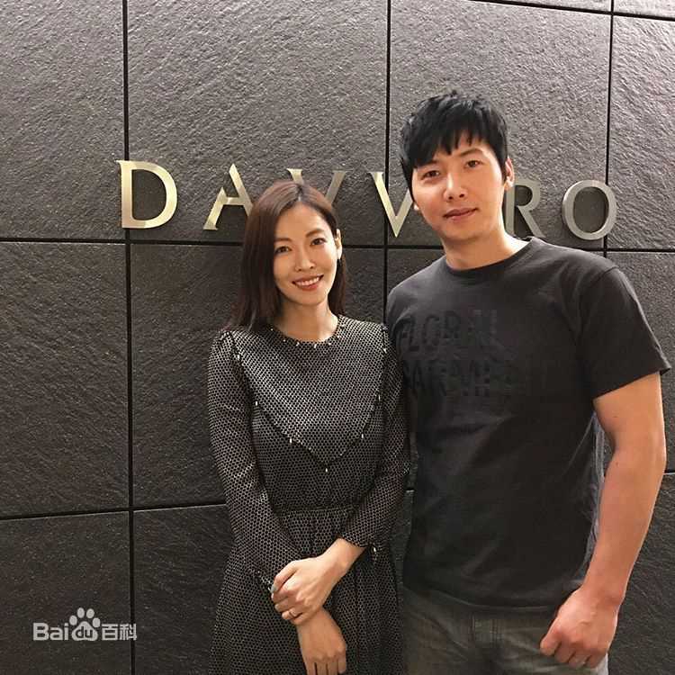 李尚禹(，Lee Sang Woo，イ·サンウ)与金素妍生活照素颜照相册