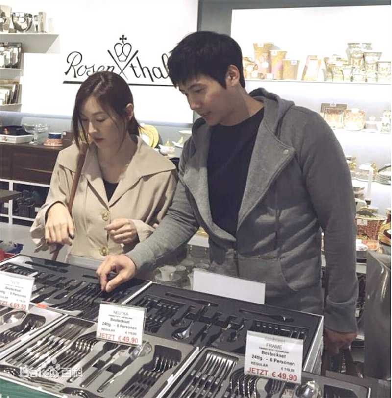 李尚禹(，Lee Sang Woo，イ·サンウ)与金素妍生活照素颜照相册