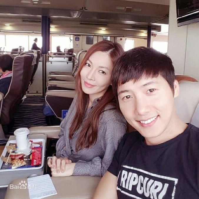 李尚禹(，Lee Sang Woo，イ·サンウ)与金素妍生活照素颜照相册