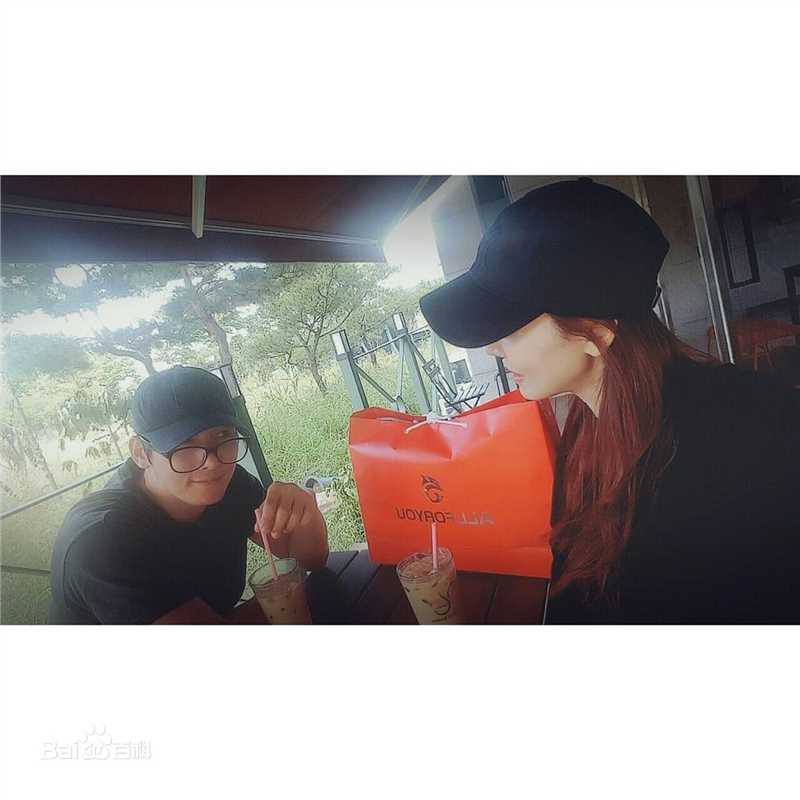 李尚禹(，Lee Sang Woo，イ·サンウ)与金素妍生活照素颜照相册