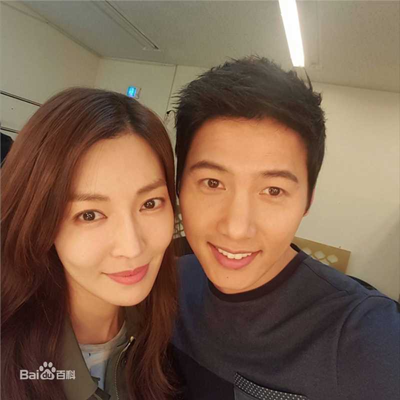 李尚禹(，Lee Sang Woo，イ·サンウ)与金素妍生活照素颜照相册