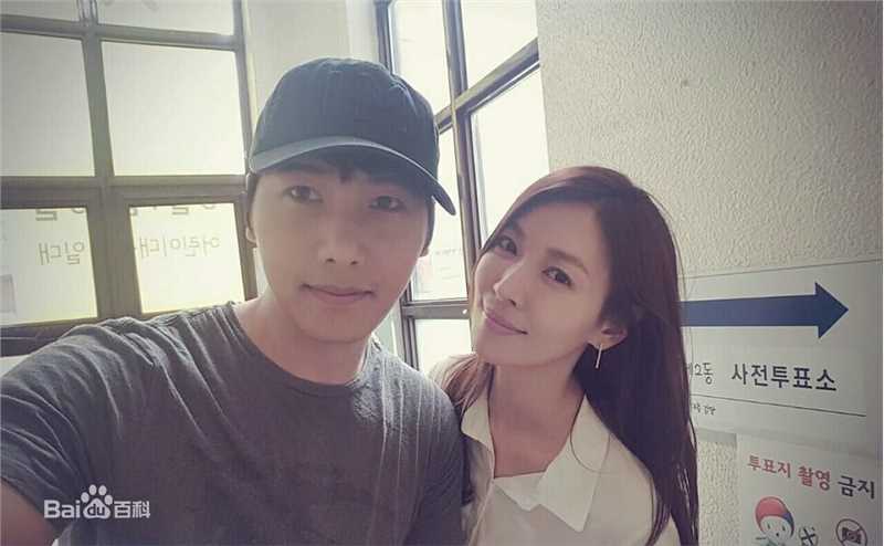 李尚禹(，Lee Sang Woo，イ·サンウ)与金素妍生活照素颜照相册