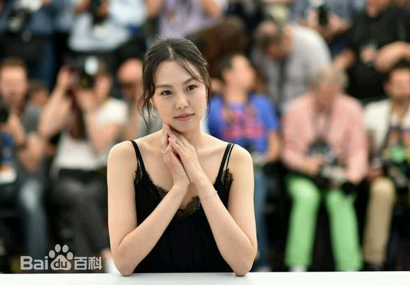 金敏喜()亮相戛纳红毯壁纸壁纸