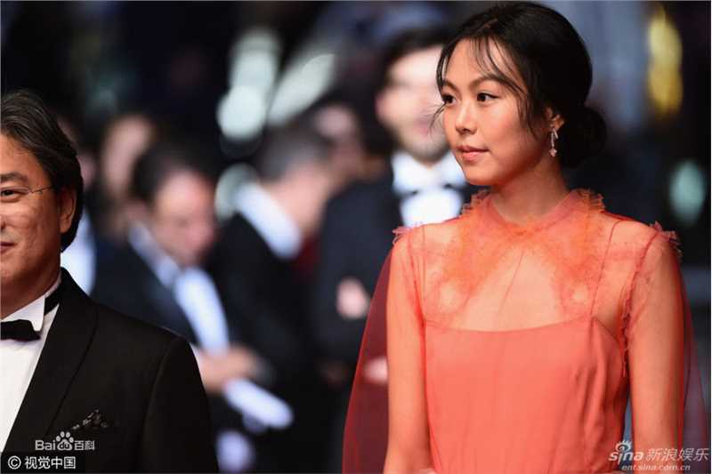 金敏喜()亮相戛纳红毯壁纸壁纸