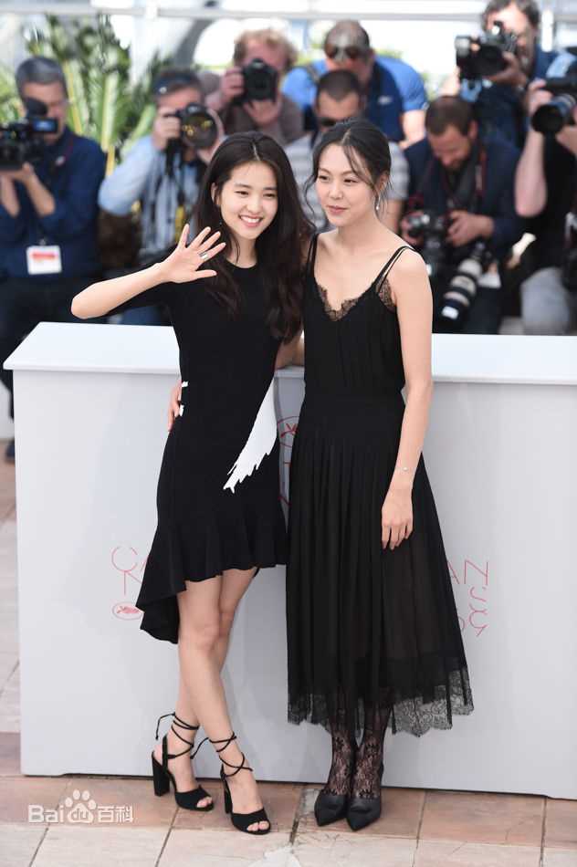 金敏喜()亮相戛纳红毯壁纸壁纸