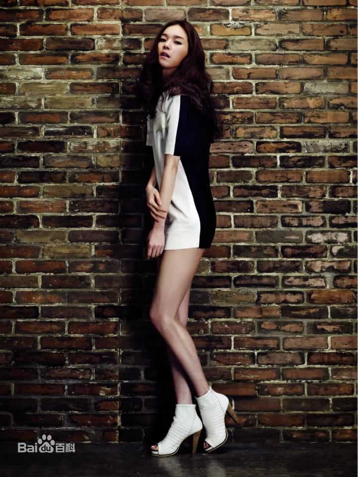 孔晓振（正确汉字名）(，Kong Hyo-jin)EXCUSE ME × suecommabonnie图册