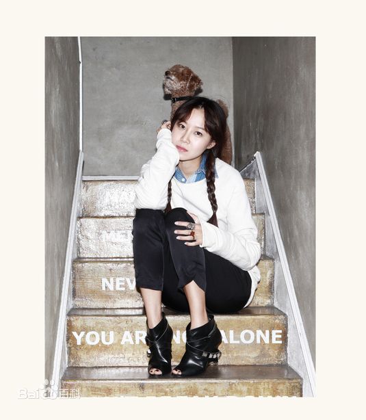 孔晓振（正确汉字名）(，Kong Hyo-jin)EXCUSE ME × pushBUTTON前后照片