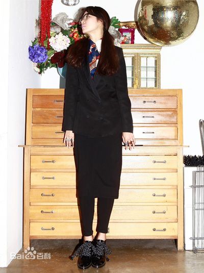 孔晓振（正确汉字名）(，Kong Hyo-jin)EXCUSE ME × pushBUTTON前后照片