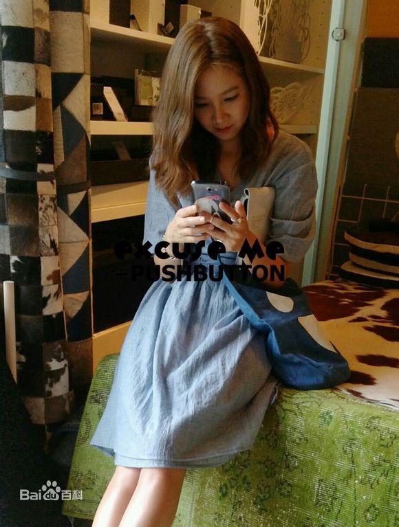 孔晓振（正确汉字名）(，Kong Hyo-jin)EXCUSE ME × pushBUTTON前后照片