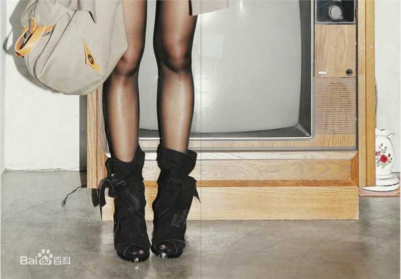 孔晓振（正确汉字名）(，Kong Hyo-jin)EXCUSE ME × pushBUTTON前后照片