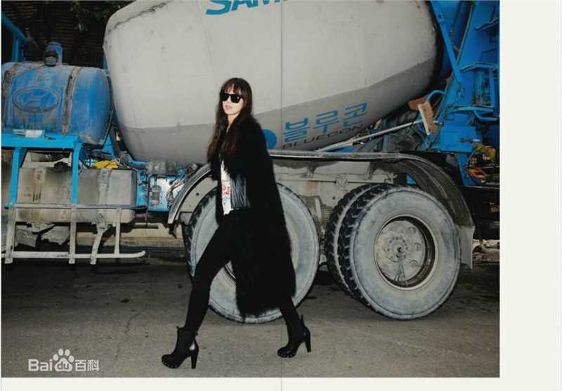 孔晓振（正确汉字名）(，Kong Hyo-jin)EXCUSE ME × pushBUTTON前后照片