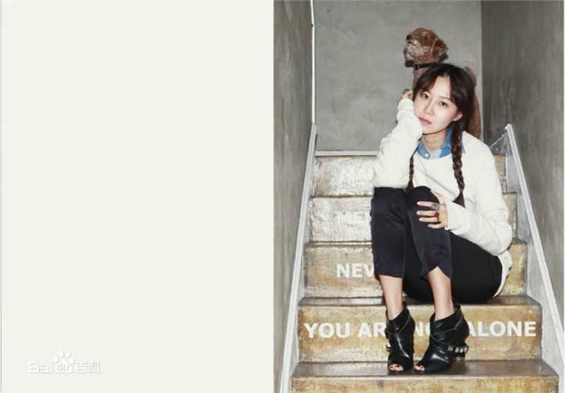 孔晓振（正确汉字名）(，Kong Hyo-jin)EXCUSE ME × pushBUTTON前后照片