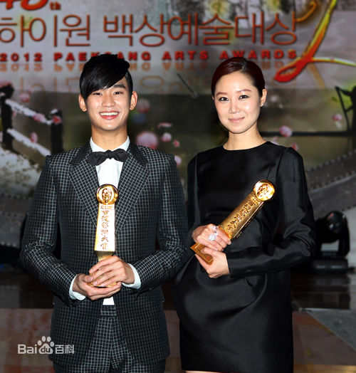 孔晓振（正确汉字名）(，Kong Hyo-jin)出席颁奖典礼图片图片图册