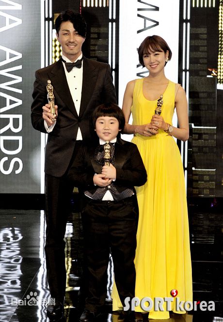 孔晓振（正确汉字名）(，Kong Hyo-jin)出席颁奖典礼图片图片图册