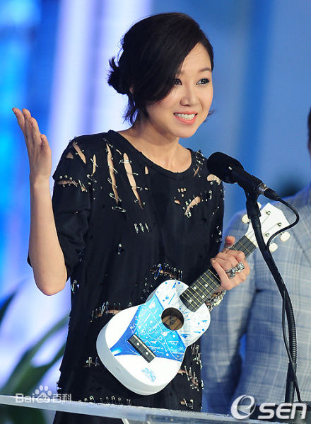 孔晓振（正确汉字名）(，Kong Hyo-jin)出席颁奖典礼图片图片图册