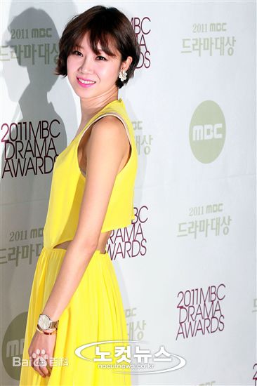 孔晓振（正确汉字名）(，Kong Hyo-jin)出席颁奖典礼图片图片图册