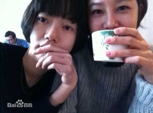 孔晓振（正确汉字名）(，Kong Hyo-jin)与好朋友们的合照图片图集