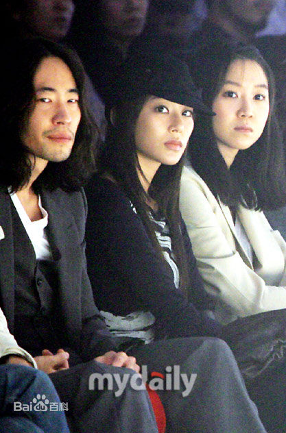 孔晓振（正确汉字名）(，Kong Hyo-jin)柳承范与孔孝真生活照