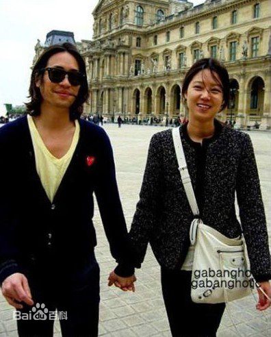 孔晓振（正确汉字名）(，Kong Hyo-jin)柳承范与孔孝真生活照