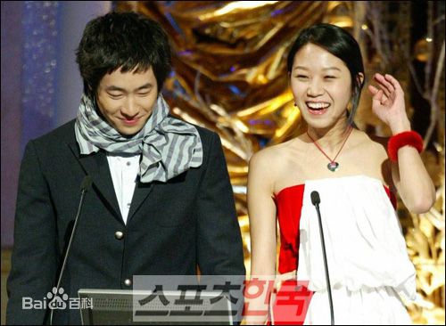 孔晓振（正确汉字名）(，Kong Hyo-jin)柳承范与孔孝真生活照