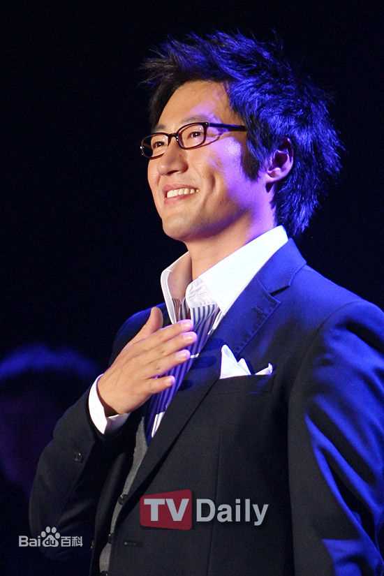 朴新阳(，Park Shin Yang)你一笑，世界都灿烂了生活照