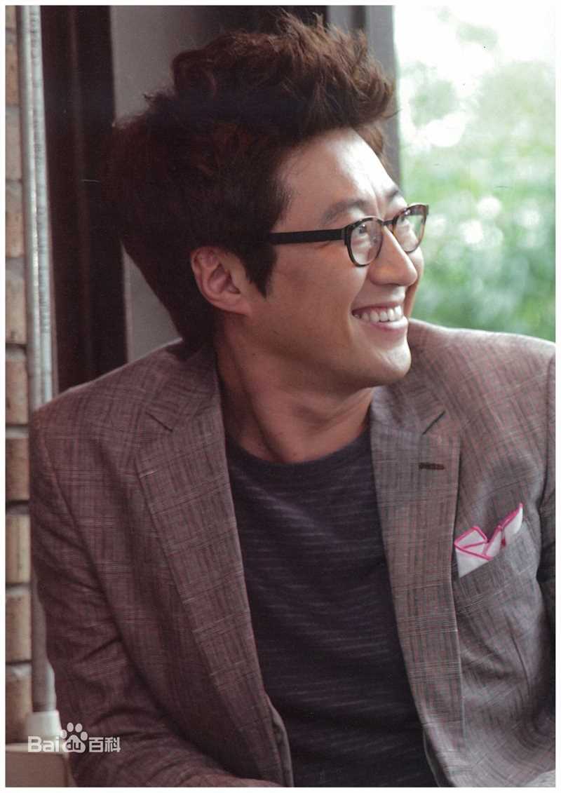 朴新阳(，Park Shin Yang)你一笑，世界都灿烂了生活照