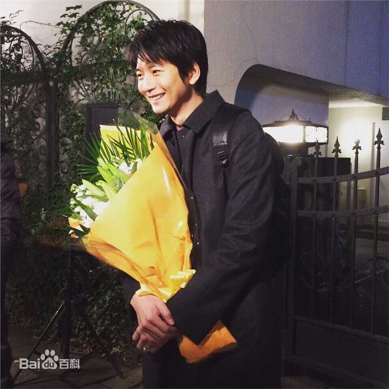 向井理(Osamu Mukai)工作照前后照片