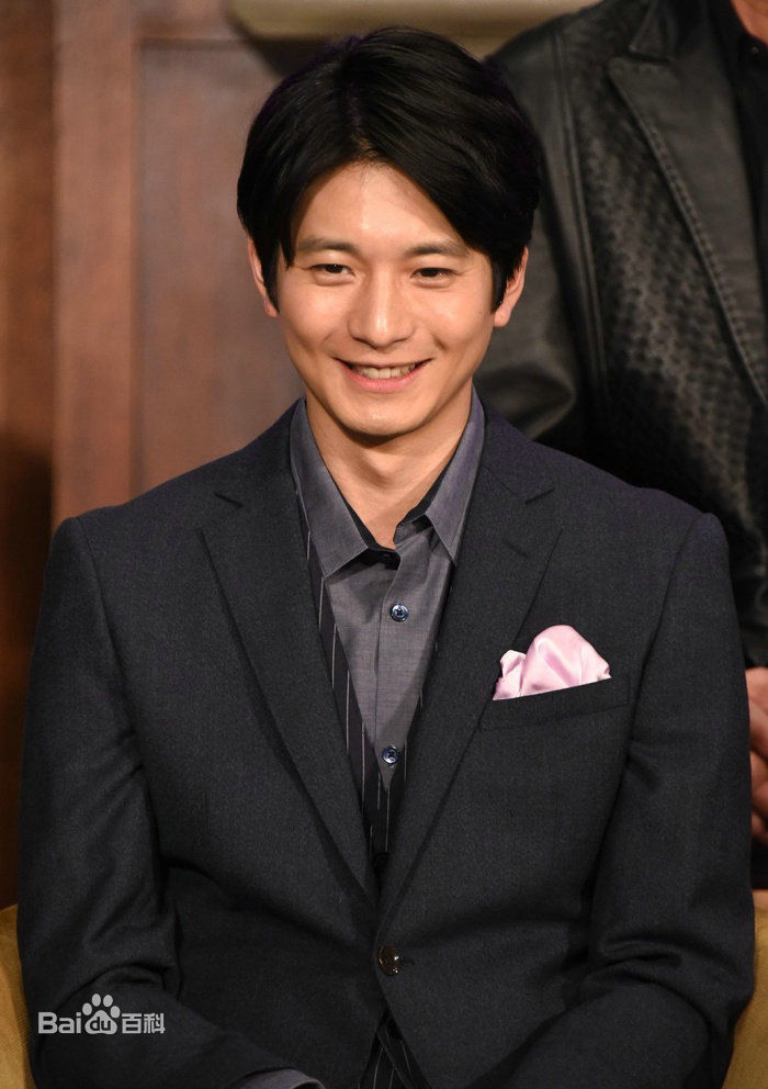 向井理(Osamu Mukai)工作照前后照片