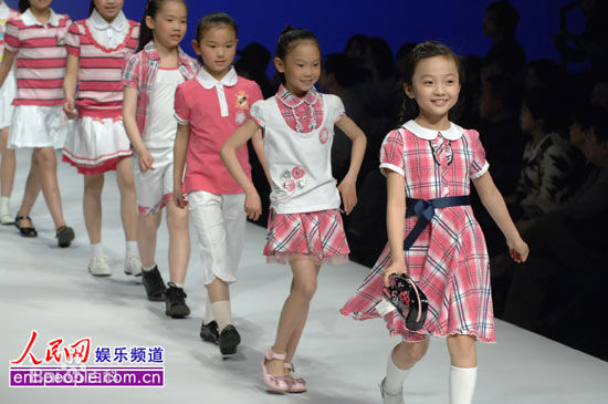 林妙可(Miaoke Lin)童装走秀照性感图片壁纸