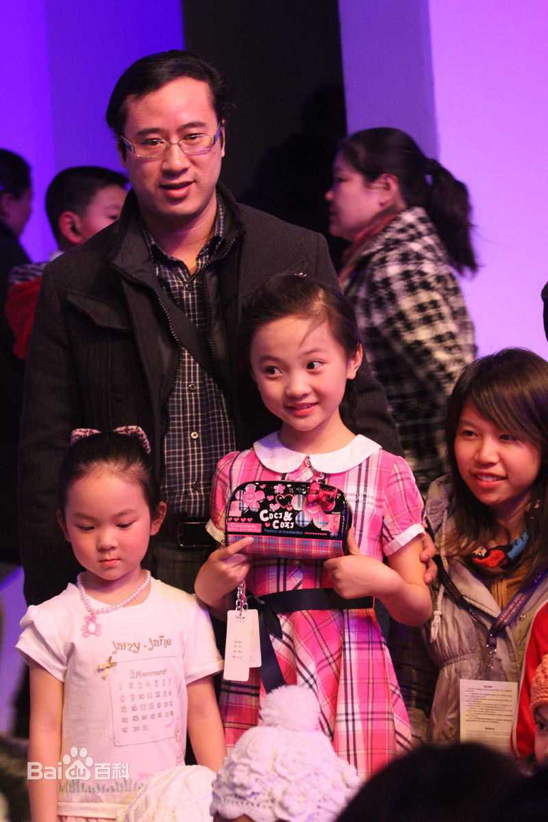 林妙可(Miaoke Lin)童装走秀照性感图片壁纸