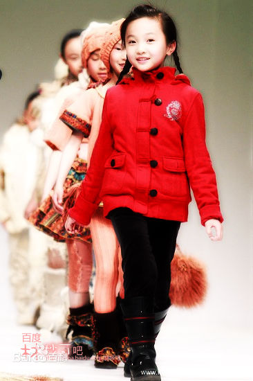林妙可(Miaoke Lin)童装走秀照性感图片壁纸