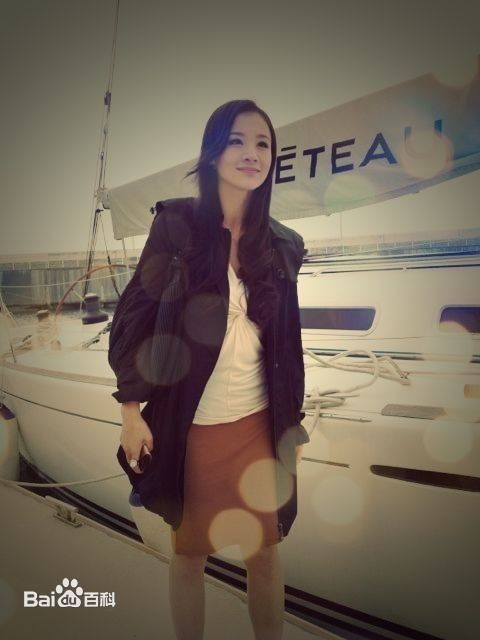 高清章龄之(Zhang Lingzhi)在《舞者》中的图集