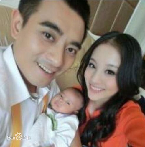 章龄之(Zhang Lingzhi)家庭图片图集