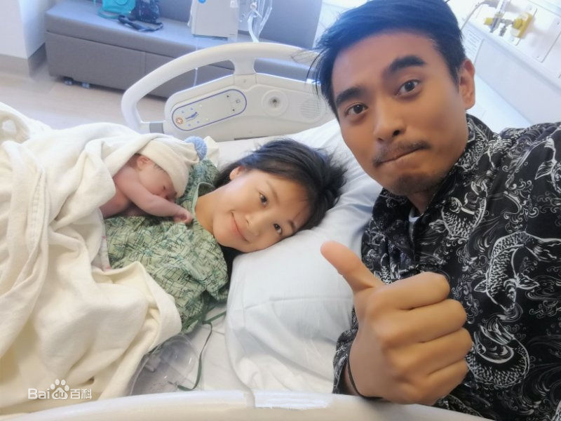 章龄之(Zhang Lingzhi)家庭图片图集