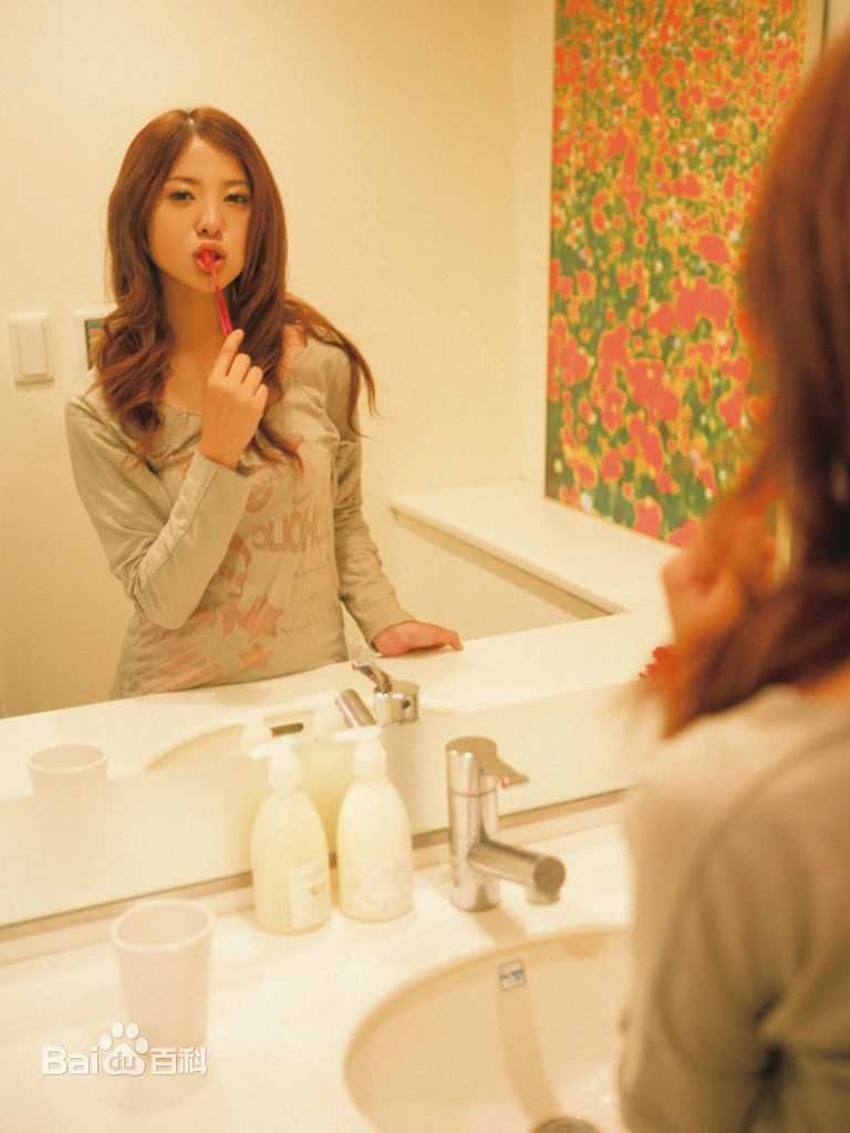 吉高由里子(日文平假名：よしたか ゆりこ)个人照片