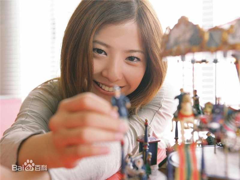 吉高由里子(日文平假名：よしたか ゆりこ)个人照片