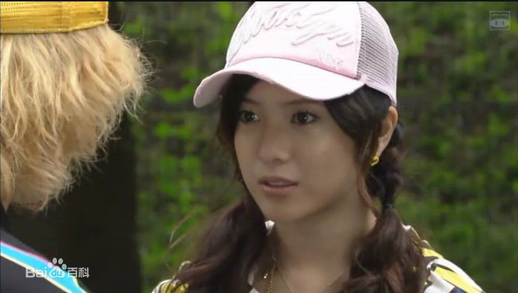 吉高由里子(日文平假名：よしたか ゆりこ)白色之春中的性感图片图集