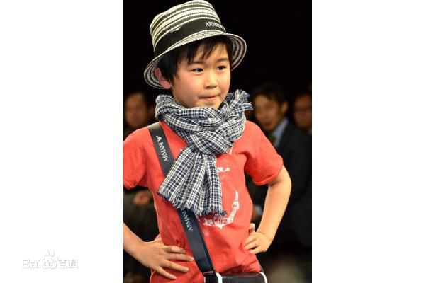 铃木福(すずき ふく(Fuku Suzuki))时装秀照片素颜照相册